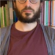 Profesor de Historia y ciencias sociales dicta clases para todas las edades